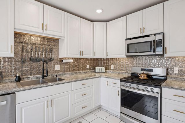 613 Harrison Street NE, Minneapolis, MN 55413