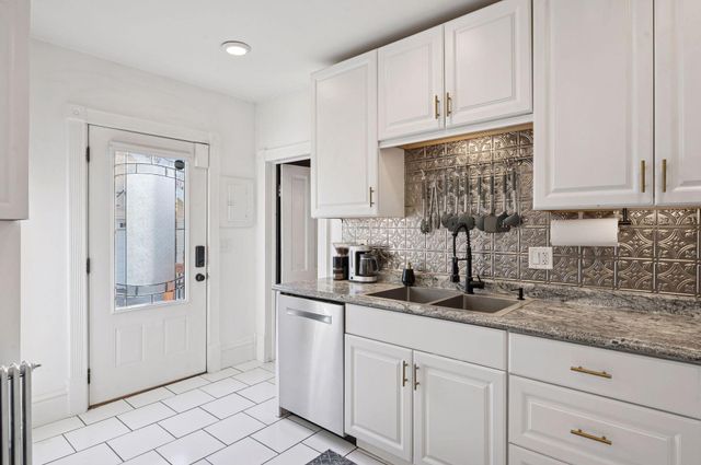 613 Harrison Street NE, Minneapolis, MN 55413