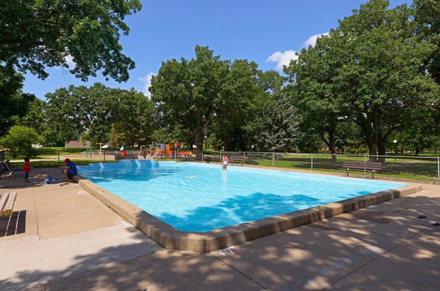 613 Harrison Street NE, Minneapolis, MN 55413