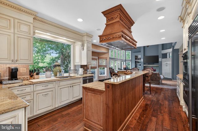 7 CAMEO CT, Cherry Hill, NJ 08003