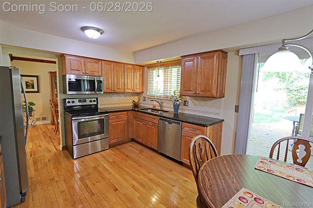 9391 Mayflower Court, Plymouth Charter Township, MI 48170
