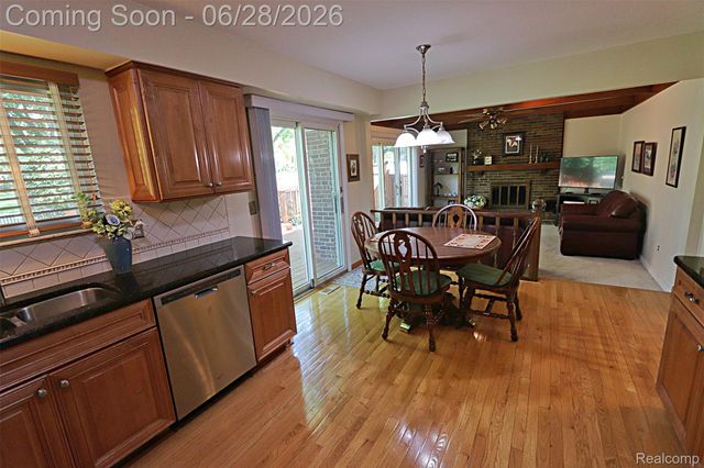 9391 Mayflower Court, Plymouth Charter Township, MI 48170