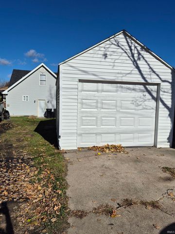 136 E Victoria Street, South Bend, IN 46614