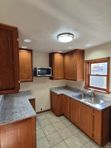 136 E Victoria Street, South Bend, IN 46614