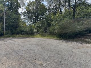 9456 Cedar Dr, Bon Aqua, TN 37025