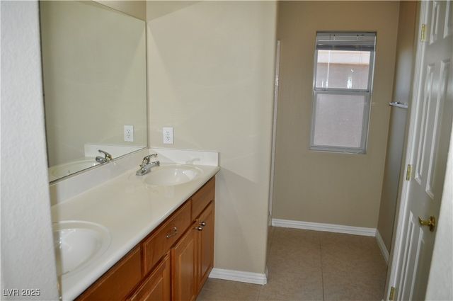 2348 Yellowstone Creek Drive 102, Las Vegas, NV 89183