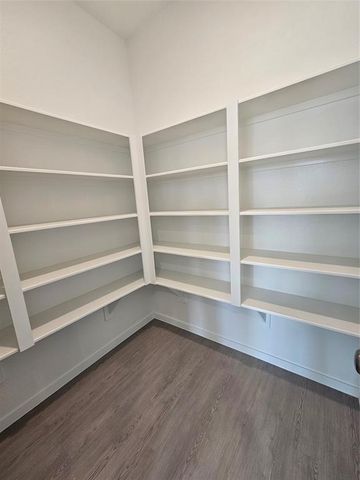 15 Robin Court, Angleton, TX 77515