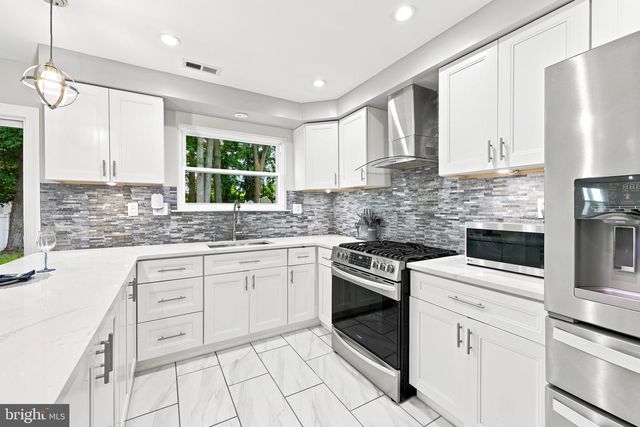 56 WOODMILL DR, Clementon, NJ 08021