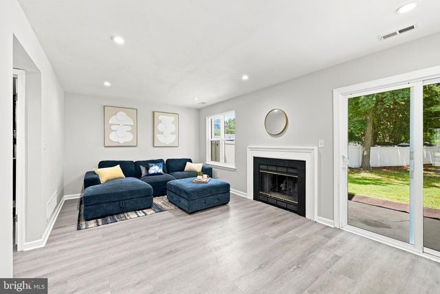56 WOODMILL DR, Clementon, NJ 08021