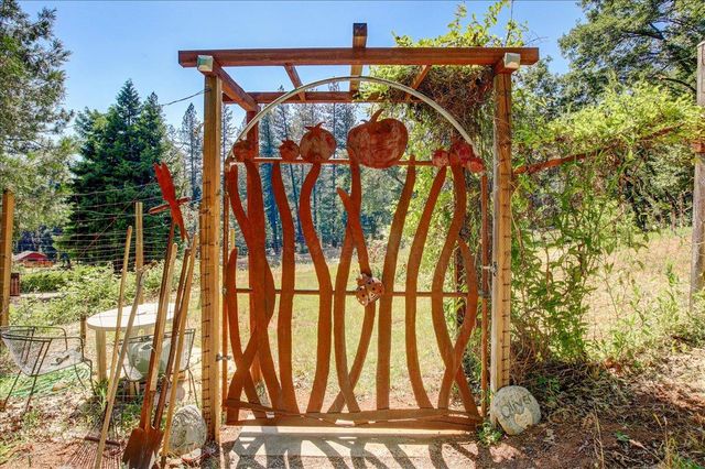 13784 Greenhorn Rd, Grass Valley, CA 95945