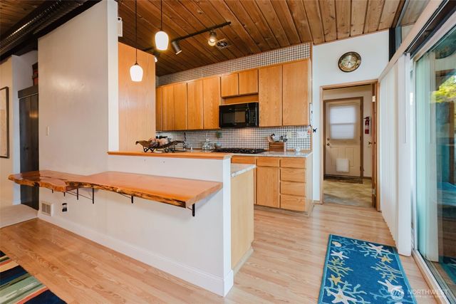 1046 Puget Drive SE, Port Orchard, WA 98366