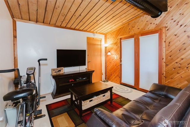 1046 Puget Drive SE, Port Orchard, WA 98366