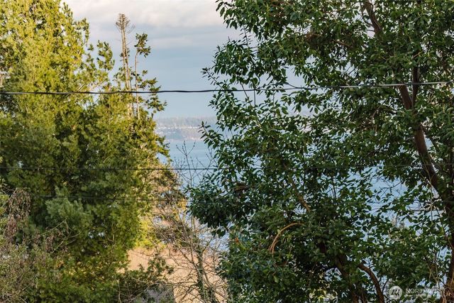 1046 Puget Drive SE, Port Orchard, WA 98366