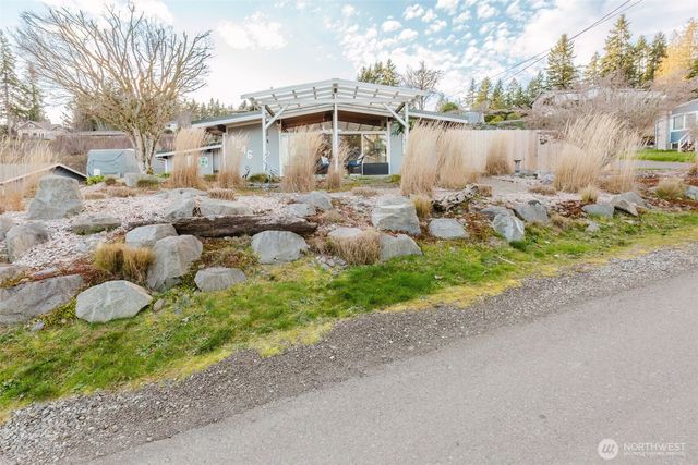 1046 Puget Drive SE, Port Orchard, WA 98366