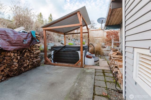 1046 Puget Drive SE, Port Orchard, WA 98366