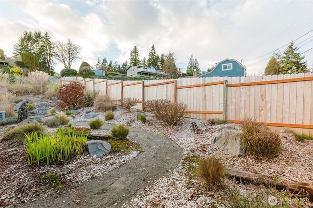 1046 Puget Drive SE, Port Orchard, WA 98366