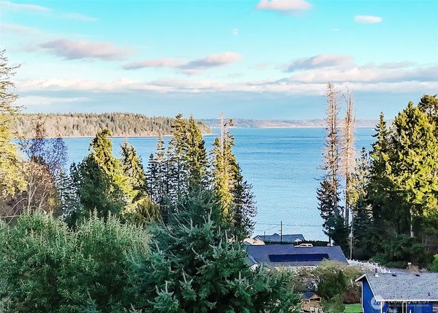 1046 Puget Drive SE, Port Orchard, WA 98366