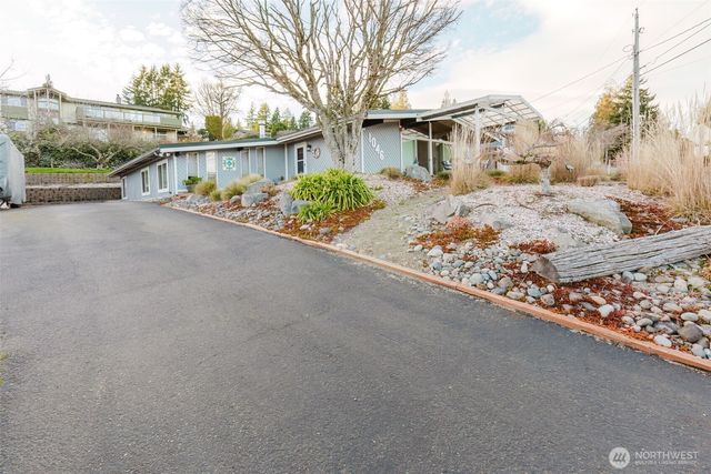 1046 Puget Drive SE, Port Orchard, WA 98366