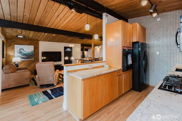 1046 Puget Drive SE, Port Orchard, WA 98366