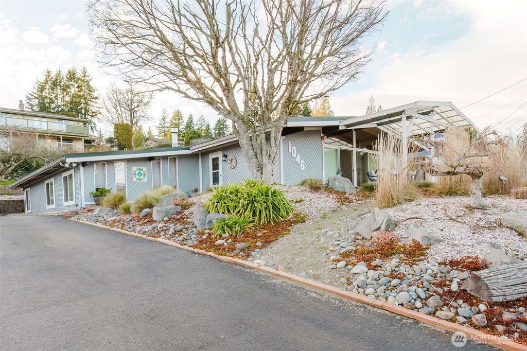 1046 Puget Drive SE, Port Orchard, WA 98366