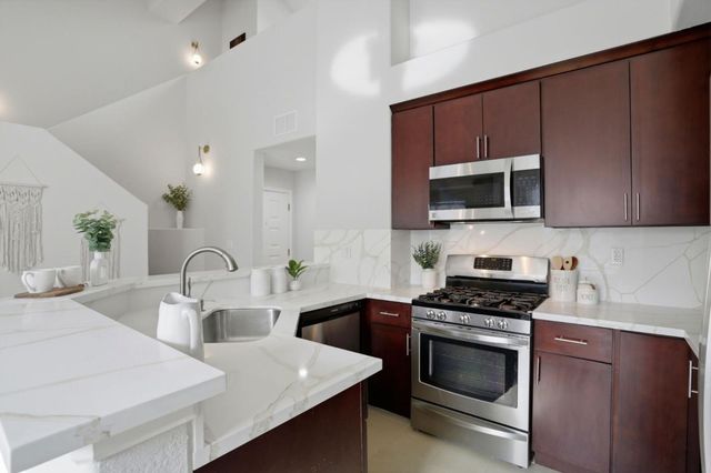 455 Navaro Way 203, San Jose, CA 95134