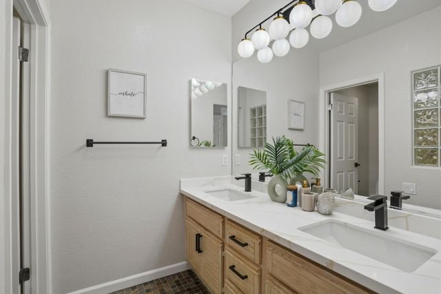 455 Navaro Way 203, San Jose, CA 95134