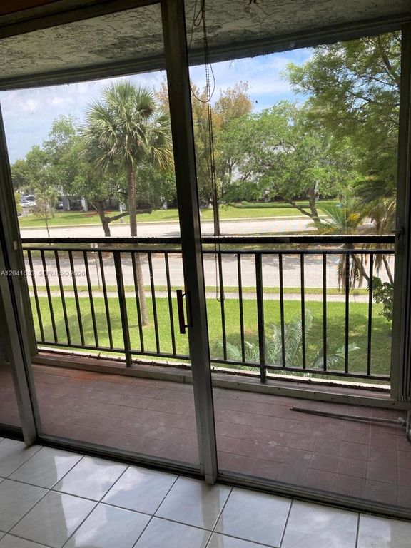 210 Fontainebleau Boulevard 306, Miami, FL 33172