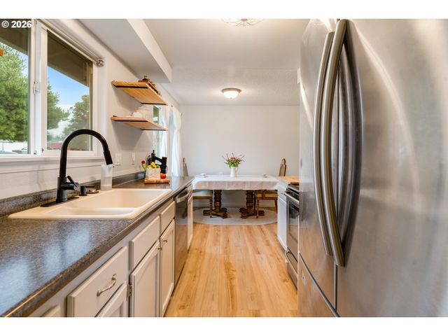 1318 Se BEAVER CREEK Ln, Troutdale, OR 97060