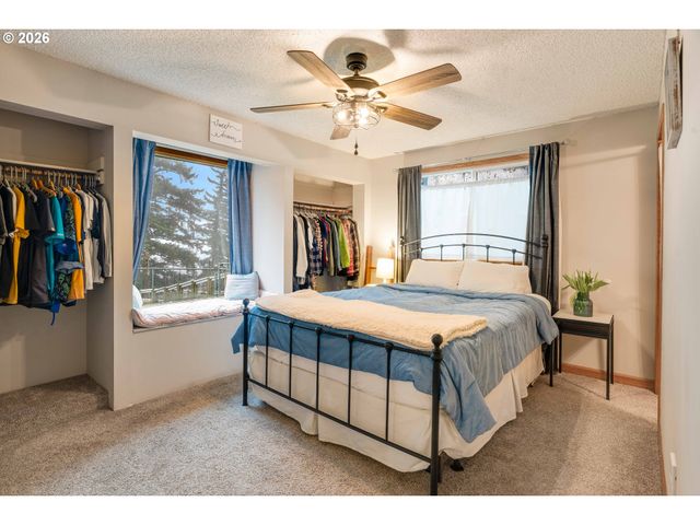 1318 Se BEAVER CREEK Ln, Troutdale, OR 97060