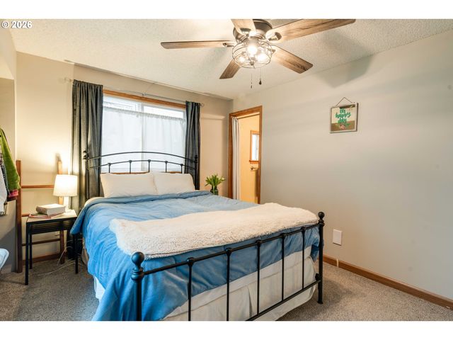 1318 Se BEAVER CREEK Ln, Troutdale, OR 97060