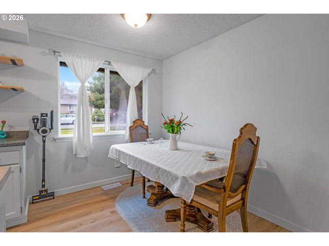 1318 Se BEAVER CREEK Ln, Troutdale, OR 97060