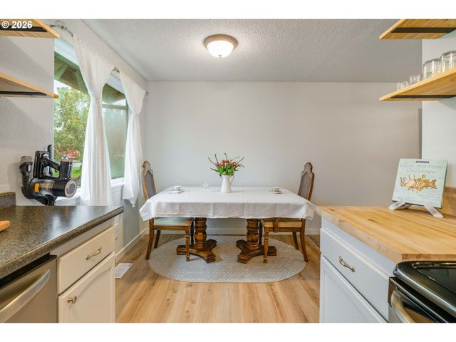 1318 Se BEAVER CREEK Ln, Troutdale, OR 97060