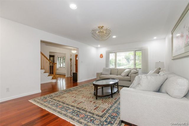 43 ELM Street, Great Neck, NY 11021