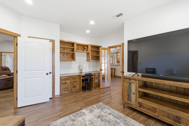 160 Falcon Drive, Weatherford, TX 76088