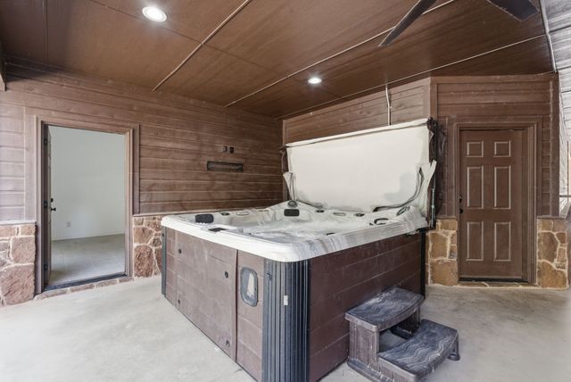 160 Falcon Drive, Weatherford, TX 76088