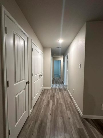 627 W Live Oak Street, Angleton, TX 77515