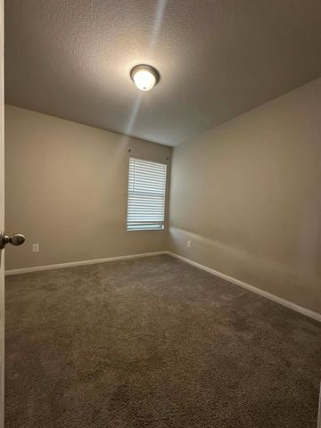 627 W Live Oak Street, Angleton, TX 77515
