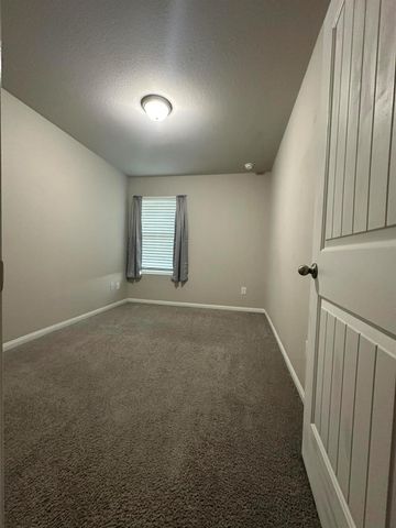 627 W Live Oak Street, Angleton, TX 77515