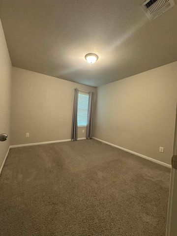 627 W Live Oak Street, Angleton, TX 77515