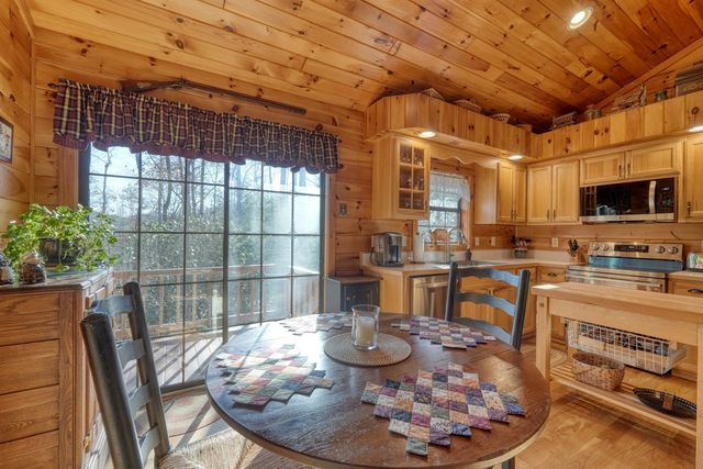 194 Dockery Ridge Road, Young Harris, GA 30582