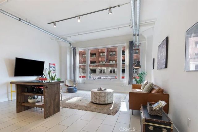 939 S Broadway 203, Los Angeles, CA 90015