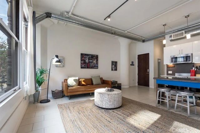 939 S Broadway 203, Los Angeles, CA 90015