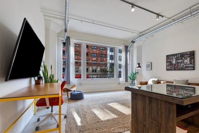 939 S Broadway 203, Los Angeles, CA 90015