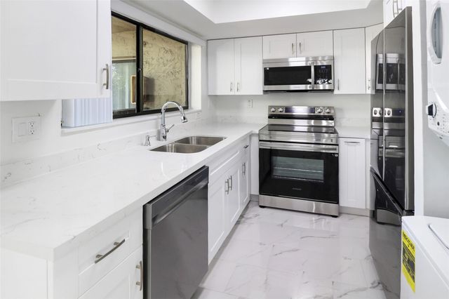 2590 Coral Springs Dr 90, Coral Springs, FL 33065