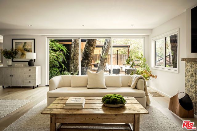 327 E Rustic Road, Santa Monica, CA 90402