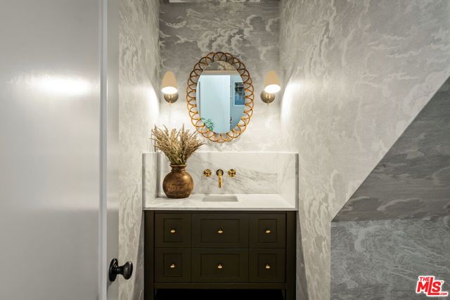 327 E Rustic Road, Santa Monica, CA 90402