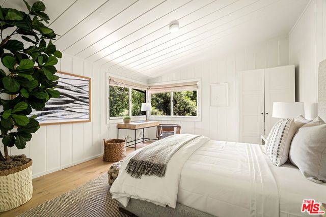 327 E Rustic Road, Santa Monica, CA 90402