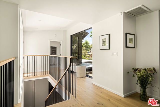 327 E Rustic Road, Santa Monica, CA 90402