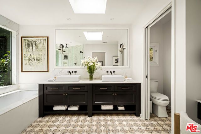 327 E Rustic Road, Santa Monica, CA 90402