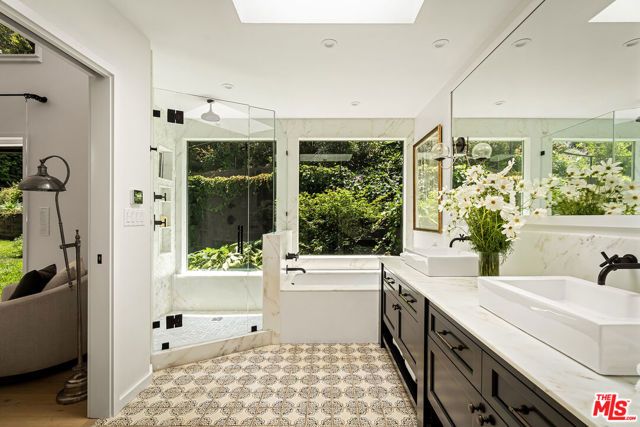 327 E Rustic Road, Santa Monica, CA 90402